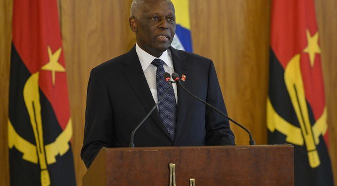 Angolas president avgår